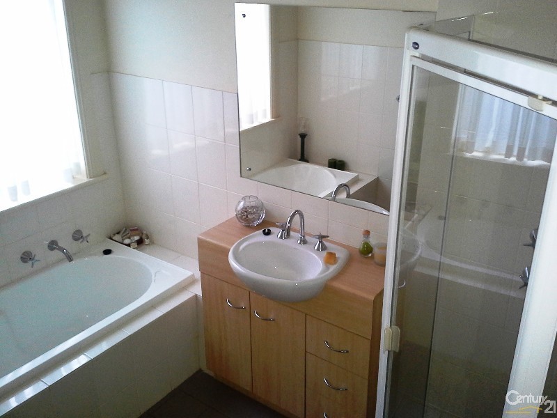 5 Brimpton Avenue, Mawson Lakes SA 5095