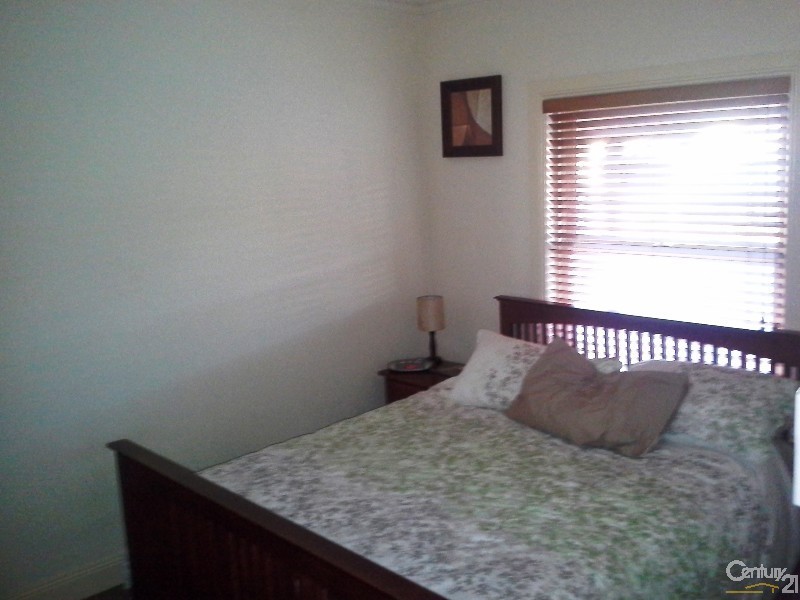 5 Brimpton Avenue, Mawson Lakes SA 5095