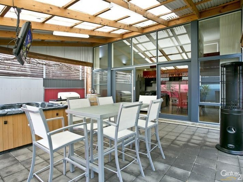 3 Hurtle Parade, Mawson Lakes SA 5095