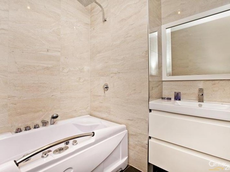 11 MacMillan Avenue, Mawson Lakes SA 5095