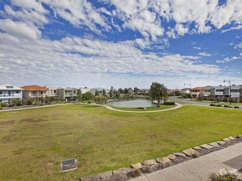 11 MacMillan Avenue, Mawson Lakes SA 5095