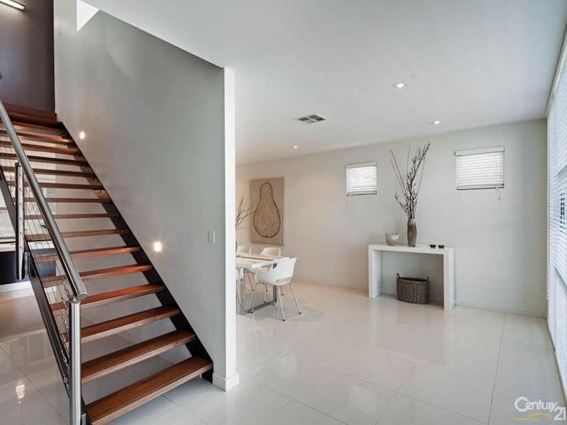 17 The Drive, Mawson Lakes SA 5095