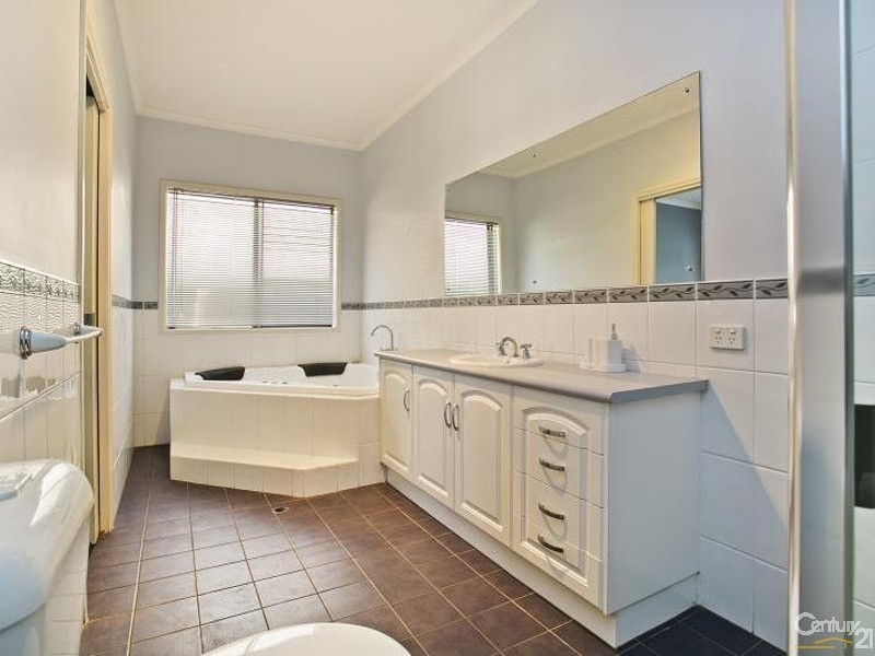 7 Weatherstone Circuit, Mawson Lakes SA 5095