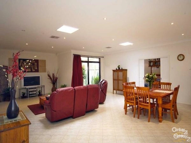 12 Lord Howe Crescent, Mawson Lakes SA 5095