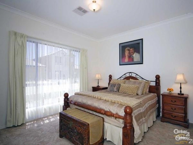 12 Lord Howe Crescent, Mawson Lakes SA 5095