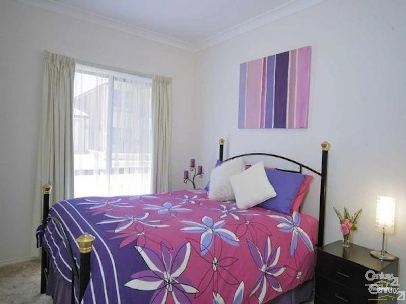 12 Lord Howe Crescent, Mawson Lakes SA 5095