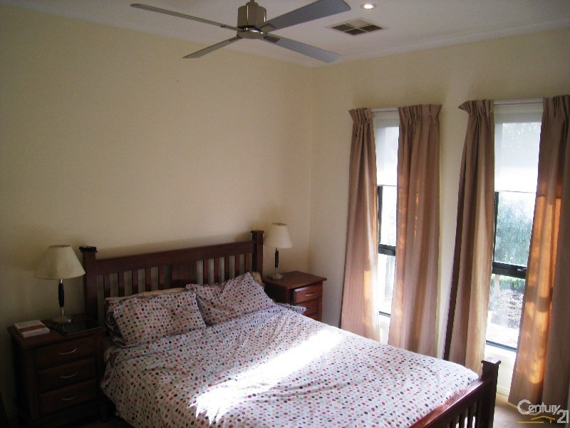 16 Weatherstone Crescent, Mawson Lakes SA 5095