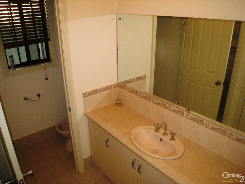 16 Weatherstone Crescent, Mawson Lakes SA 5095