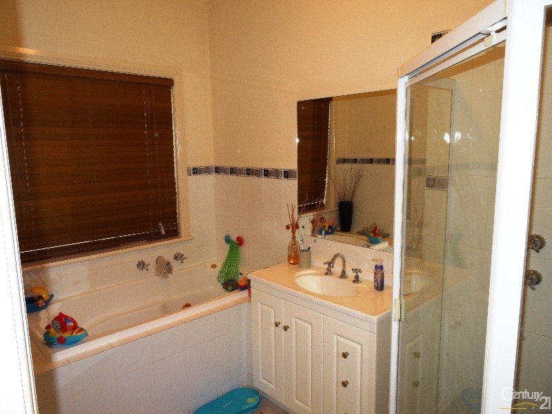 9 Beechwood Avenue, Mawson Lakes SA 5095