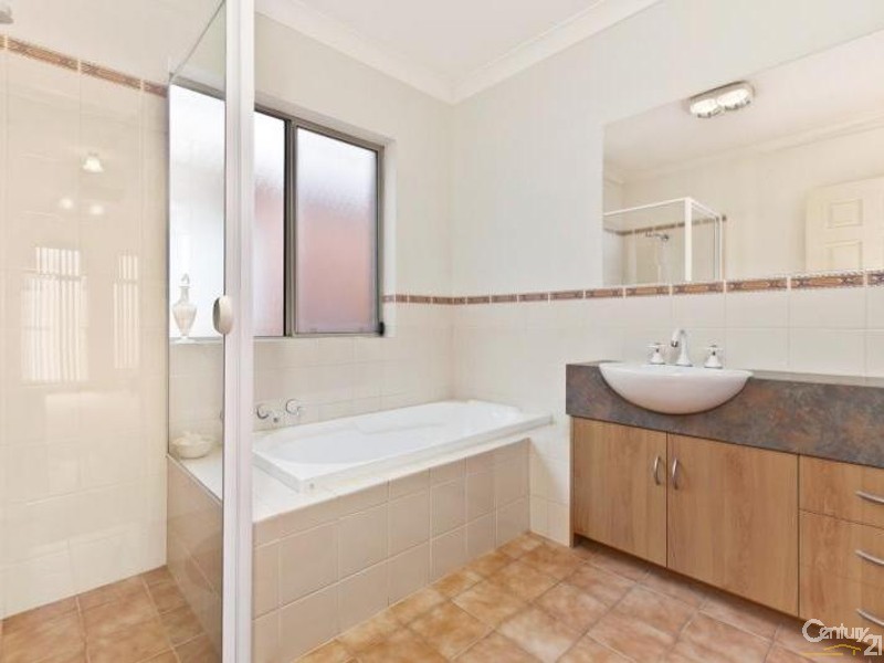 17B Windermere Crescent, Mawson Lakes SA 5095