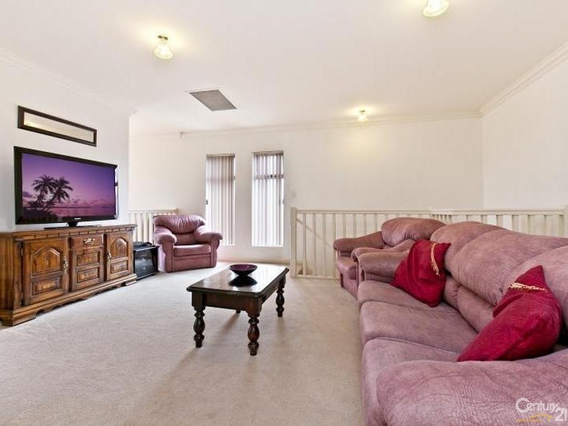 17B Windermere Crescent, Mawson Lakes SA 5095