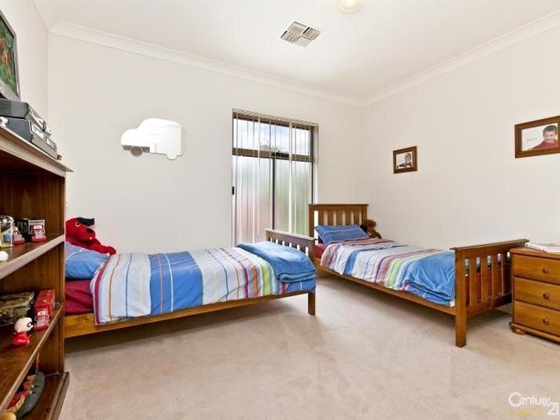 17B Windermere Crescent, Mawson Lakes SA 5095