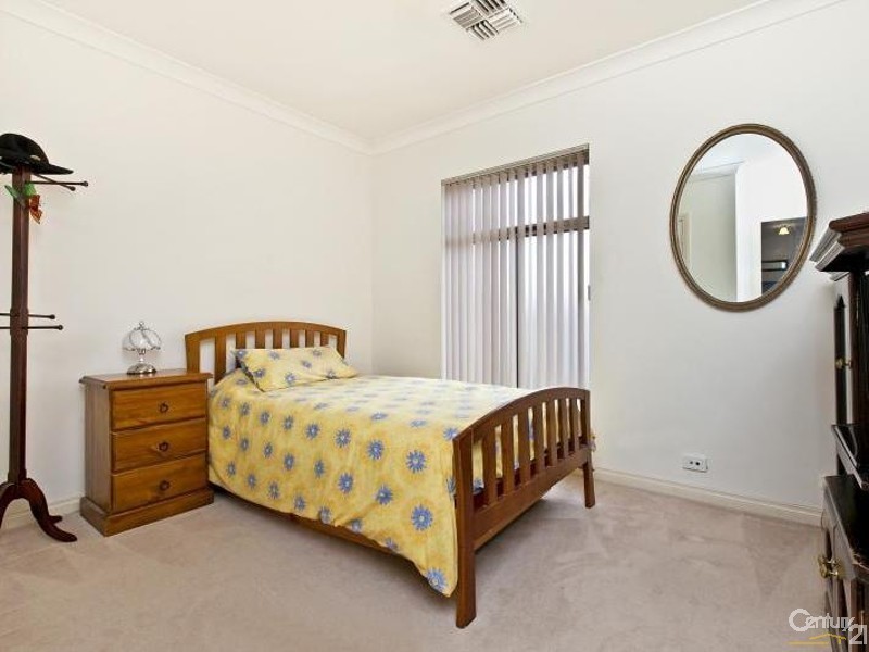 17B Windermere Crescent, Mawson Lakes SA 5095