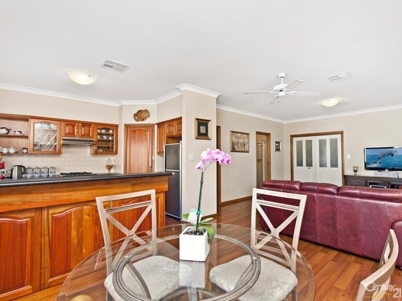 15 Kingfisher Avenue, Mawson Lakes SA 5095
