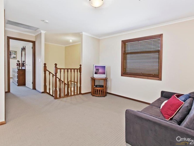 15 Kingfisher Avenue, Mawson Lakes SA 5095