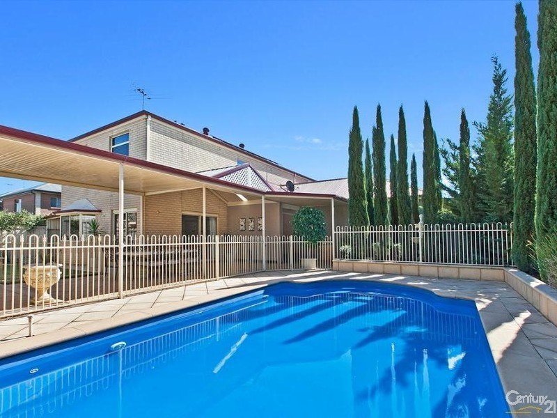 15 Kingfisher Avenue, Mawson Lakes SA 5095