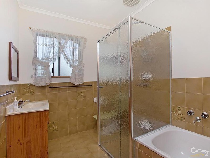 15 Ronald Road, Redwood Park SA 5097