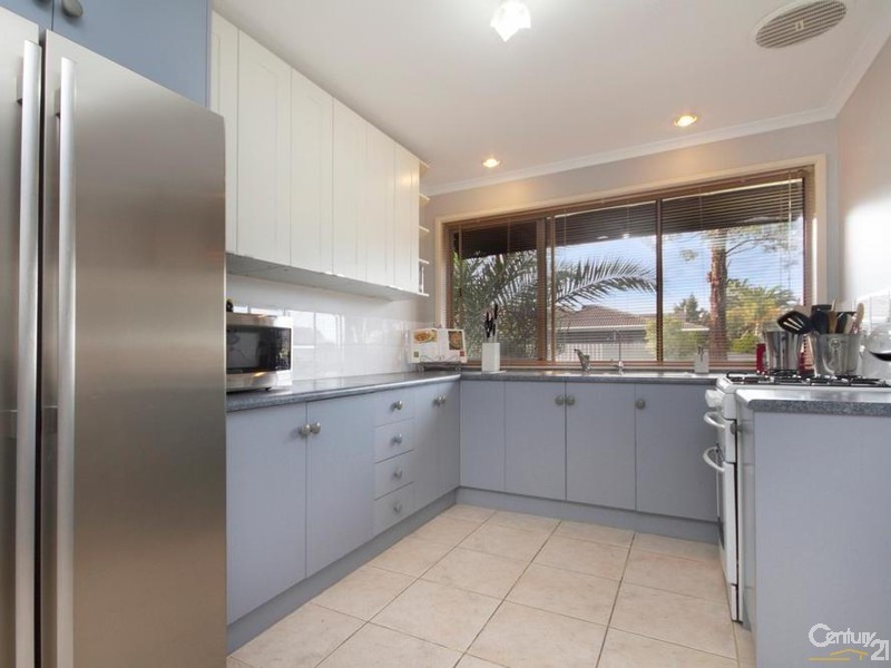 3 Hilditch Drive, Green Fields SA 5107