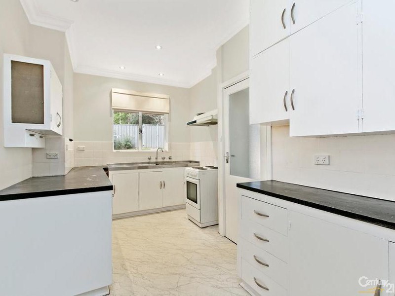 2 Whitington Avenue, Glen Osmond SA 5064
