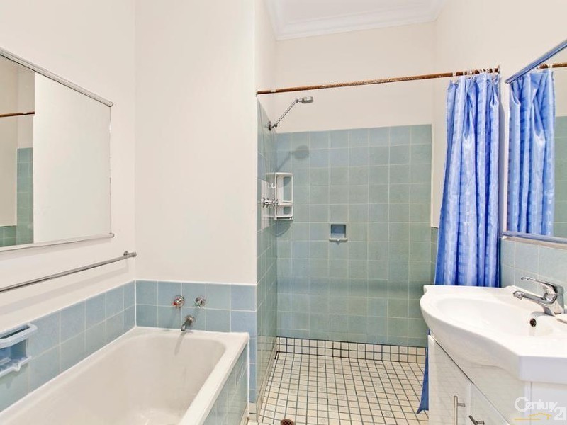 2 Whitington Avenue, Glen Osmond SA 5064