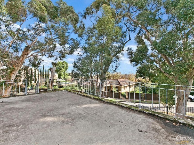 2 Whitington Avenue, Glen Osmond SA 5064