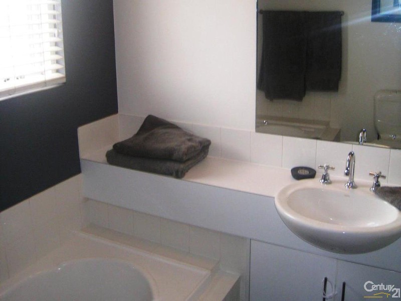 2 Shipsters Lane, Mawson Lakes SA 5095