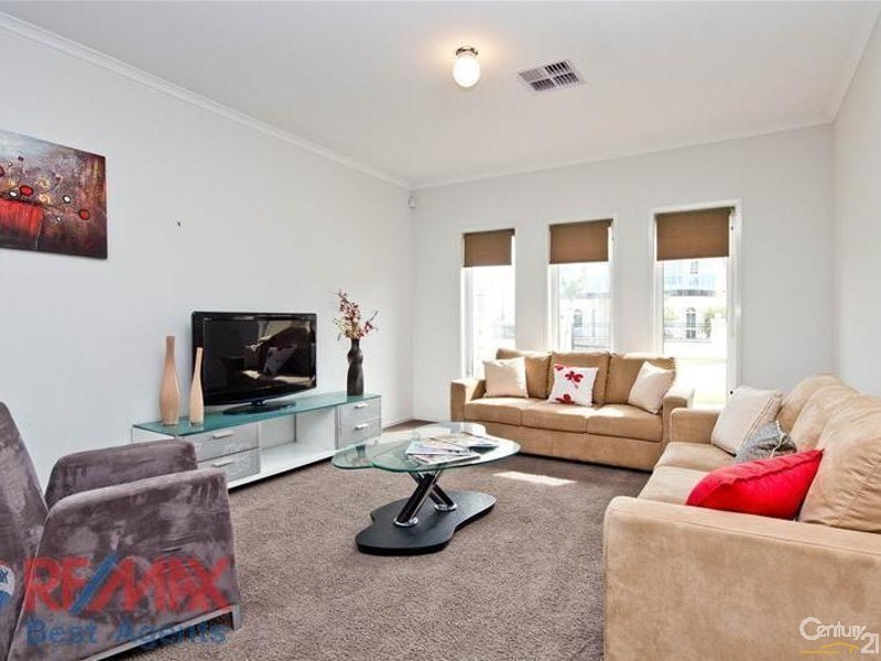 54 Shoalhaven Circuit, Mawson Lakes SA 5095