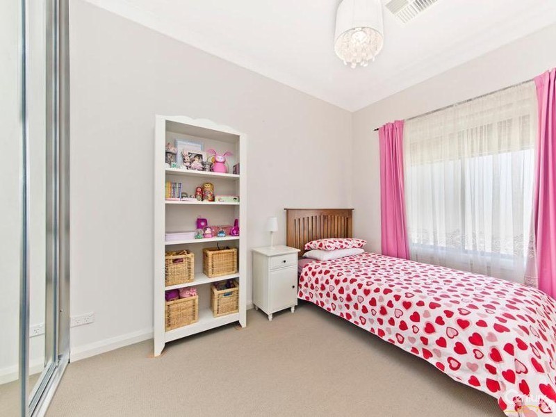 26 Helen Terrace, Valley View SA 5093