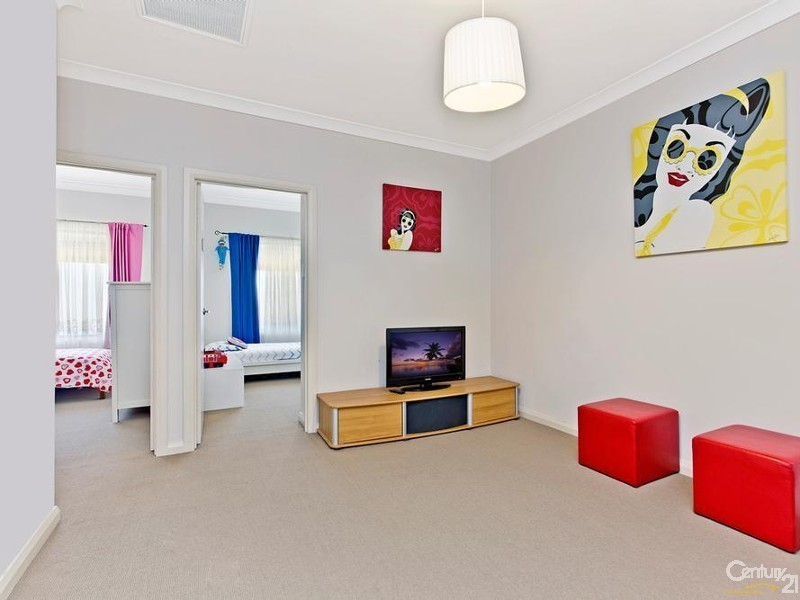 26 Helen Terrace, Valley View SA 5093