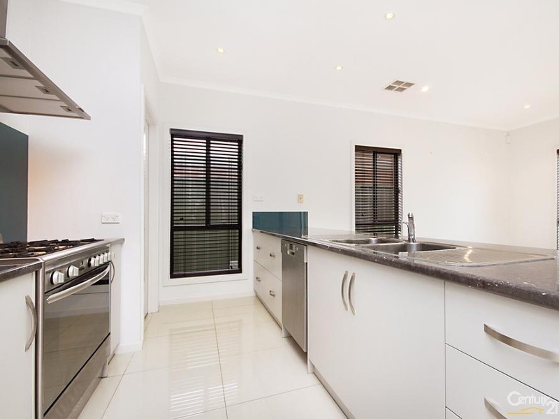 13 Broadwater Crescent, Mawson Lakes SA 5095