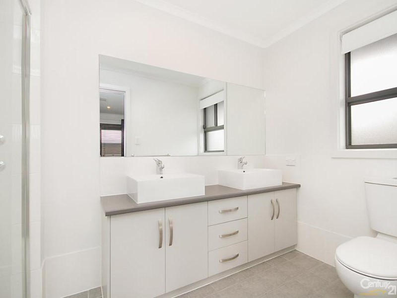 13 Broadwater Crescent, Mawson Lakes SA 5095