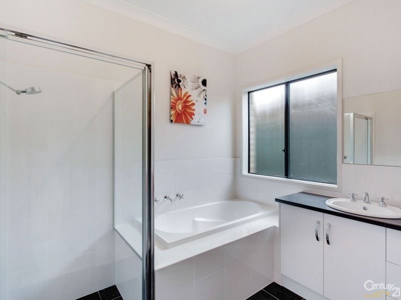 77 Franklin Avenue, Mawson Lakes SA 5095