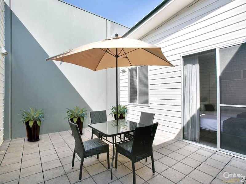 2/6 Hurtle Parade, Mawson Lakes SA 5095