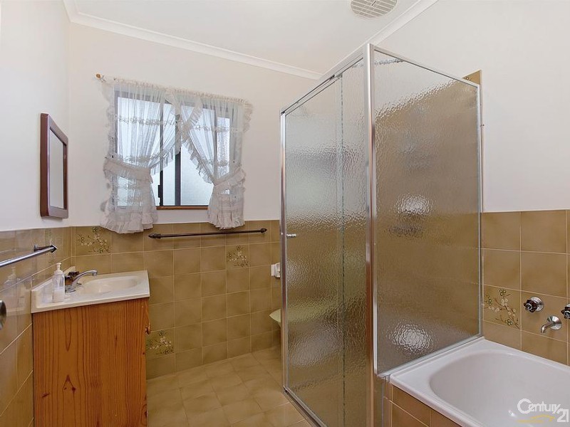 15 Ronald Road, Redwood Park SA 5097