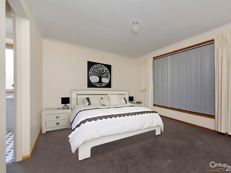 2 Hilditch Drive, Green Fields SA 5107