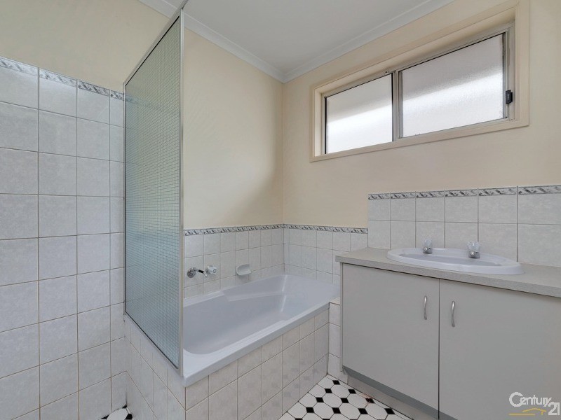 2 Hilditch Drive, Green Fields SA 5107