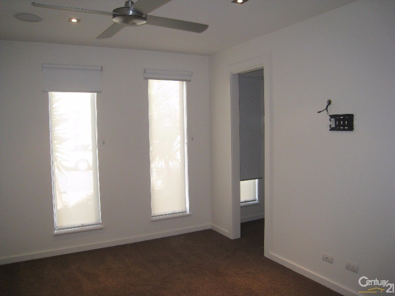 30 Mackenzie Circuit, Mawson Lakes SA 5095