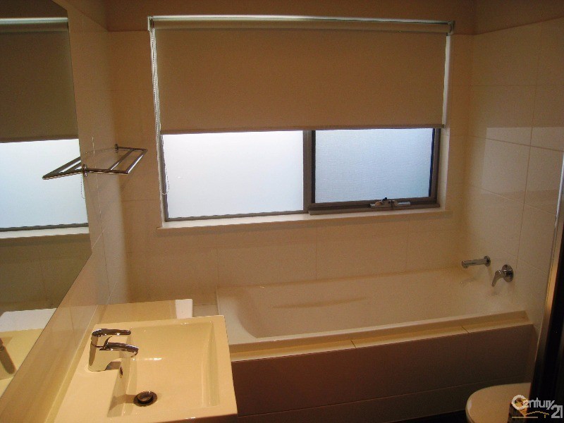 30 Mackenzie Circuit, Mawson Lakes SA 5095