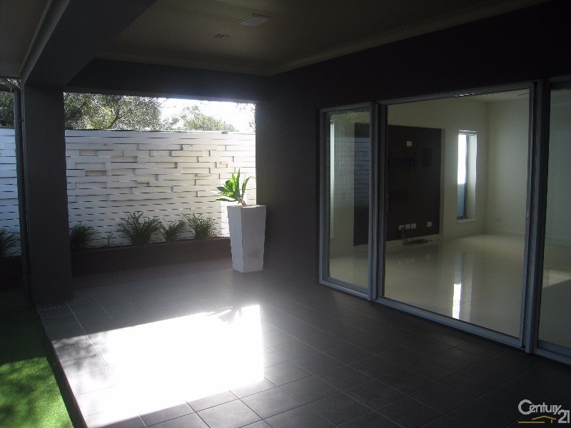 30 Mackenzie Circuit, Mawson Lakes SA 5095