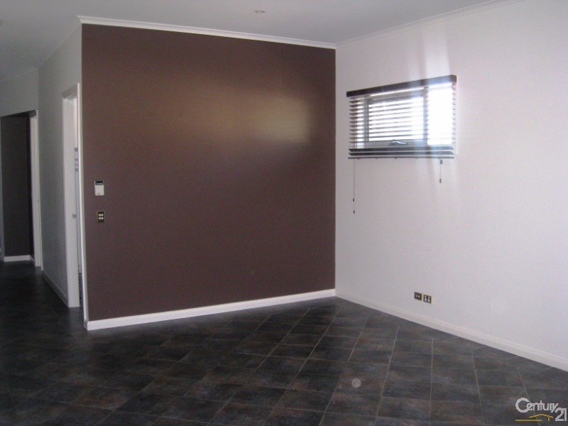 25 Mackenzie Circuit, Mawson Lakes SA 5095