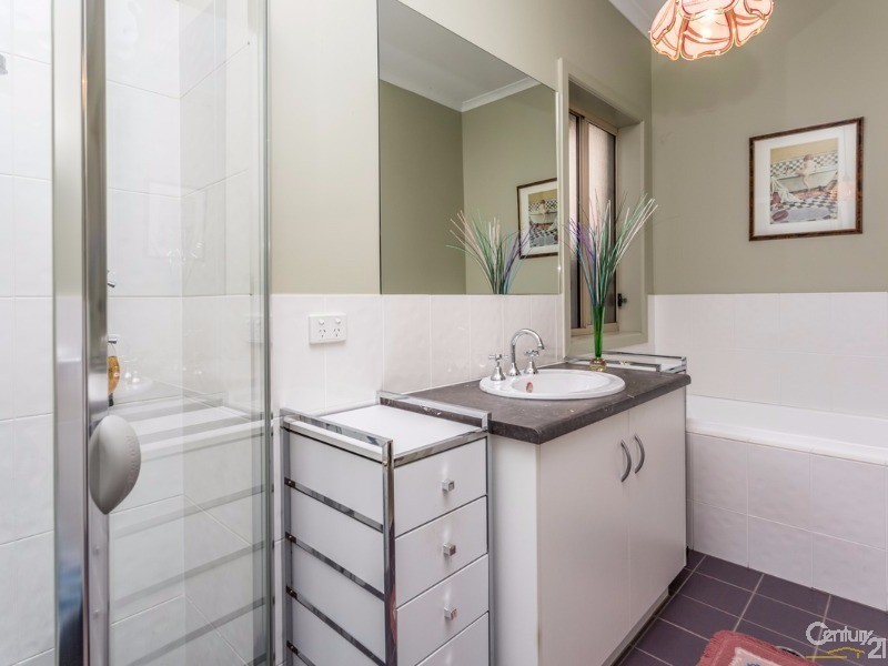 10 Antigua Court, Mawson Lakes SA 5095