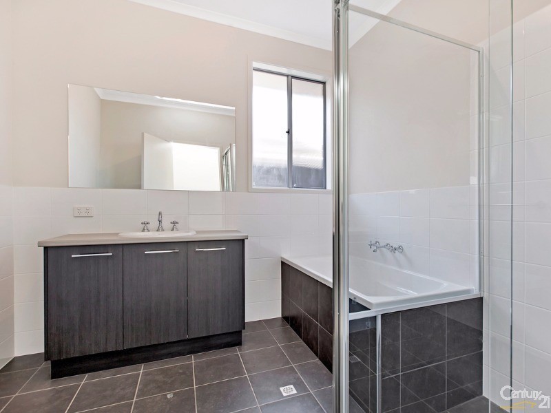 38 Greenslade Boulevard, Evanston South SA 5116