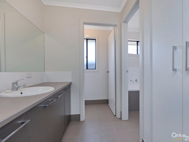 36 Greenslade Boulevard, Evanston South SA 5116