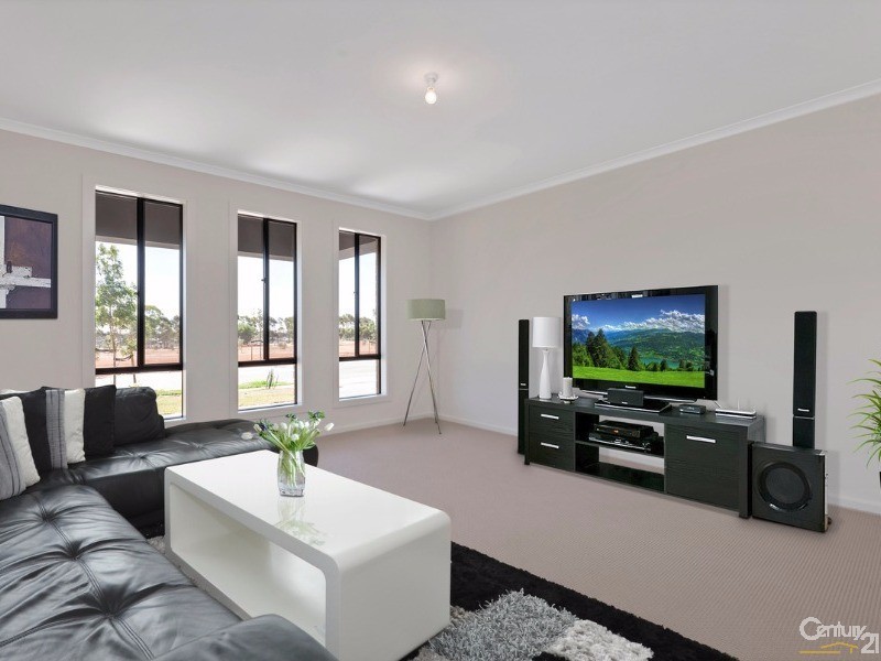 36 Greenslade Boulevard, Evanston South SA 5116