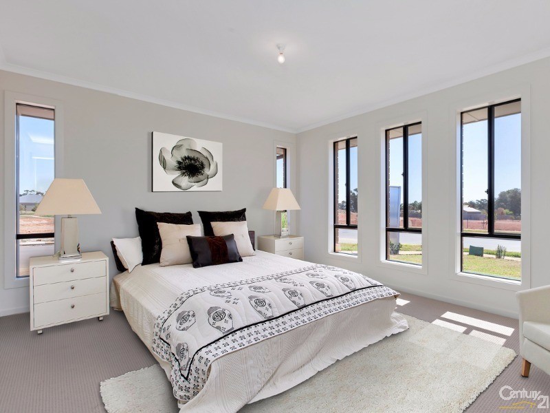 36 Greenslade Boulevard, Evanston South SA 5116