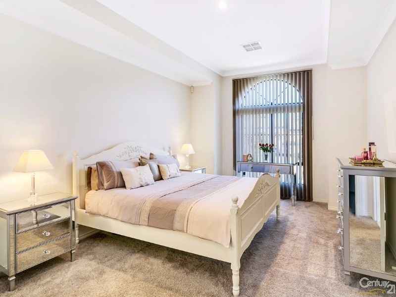 5 Maquarie Street, Mawson Lakes SA 5095