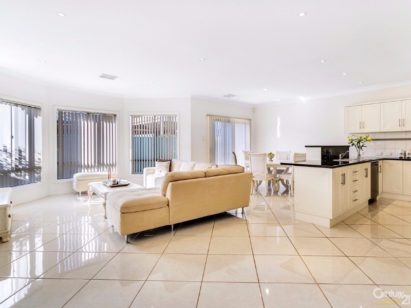 5 Maquarie Street, Mawson Lakes SA 5095