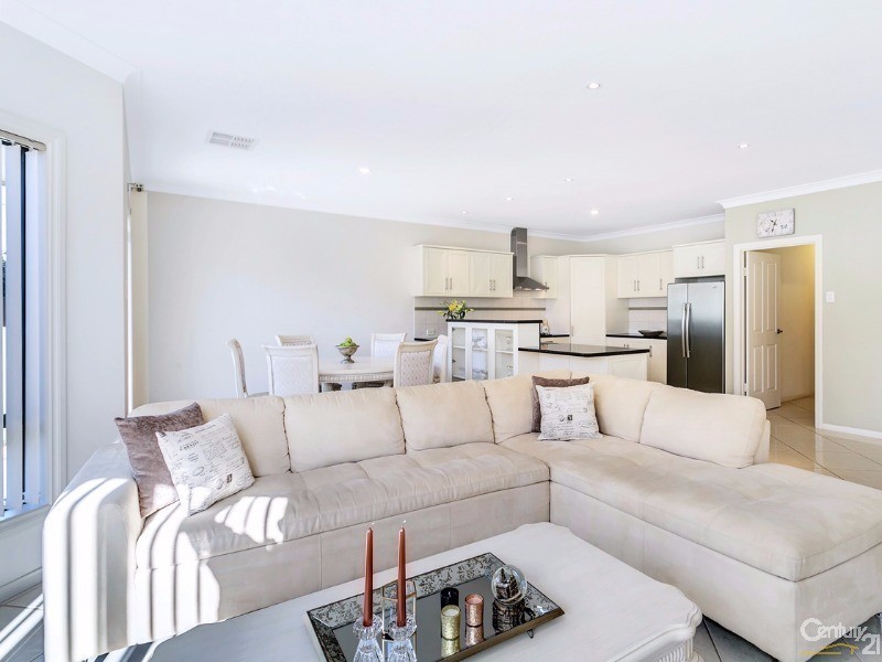 5 Maquarie Street, Mawson Lakes SA 5095