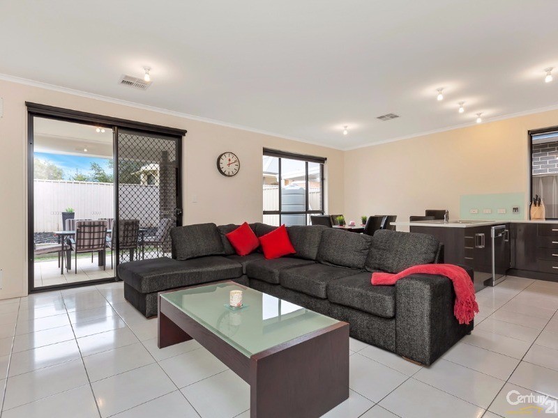 2A Strathmont Avenue, Gilles Plains SA 5086