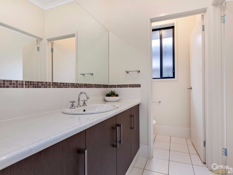 2a Strathmont Avenue, Gilles Plains SA 5086